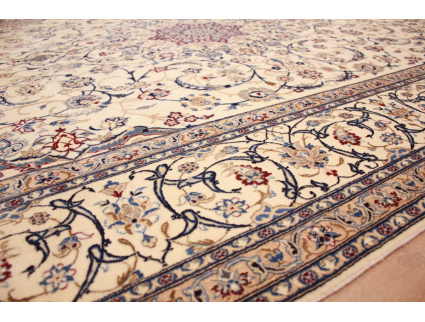 Perser Teppich Nain 6la mit Seide 327x203 cm Beige