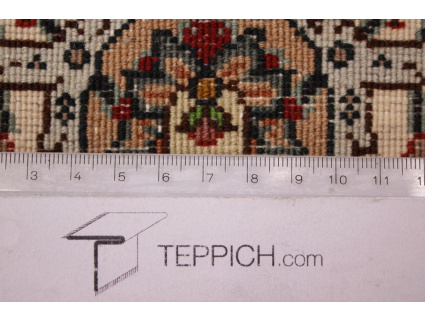 Persian carpet "Taabriz mahi" with Silk 207x152 cm Beige